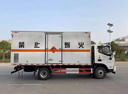 陈巴尔虎爆破器材运输车