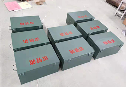 陈巴尔虎炸药箱和雷管箱一般是怎么存放的？